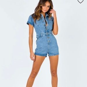 PRINCESS POLLY blue jean romper!💙